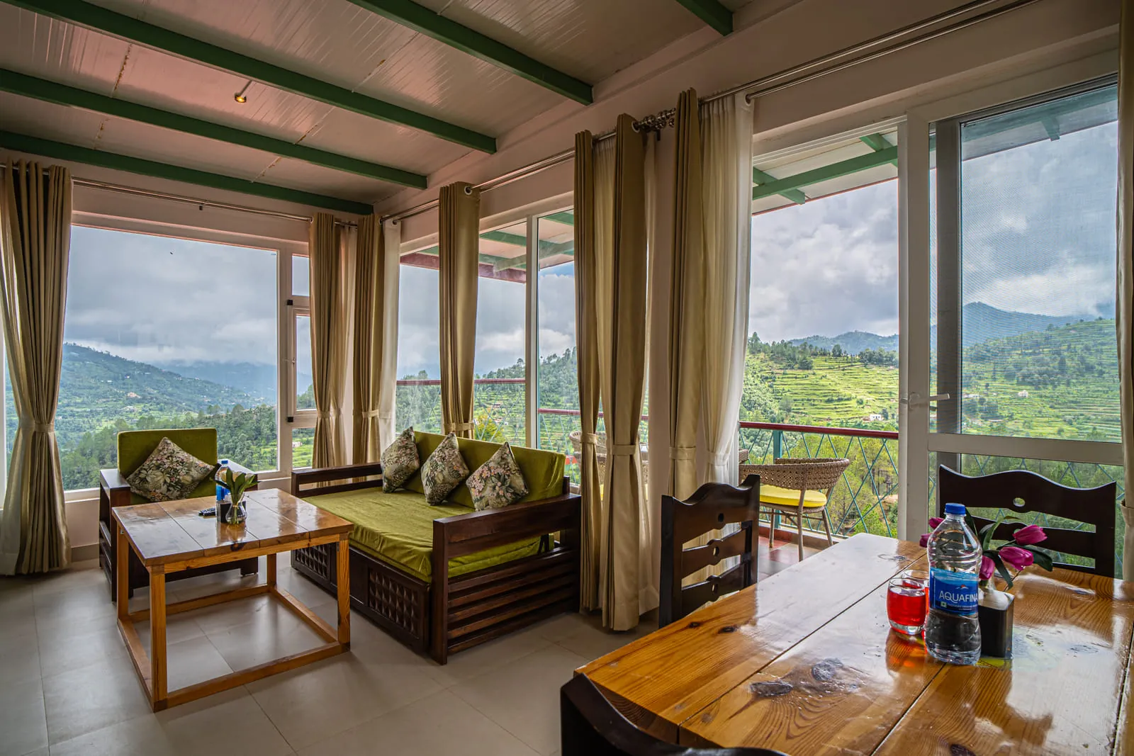 One Bedroom Suite Mountain Facing Thumbnail 7